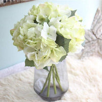 What are the characteristics of high-end artificial flowers?